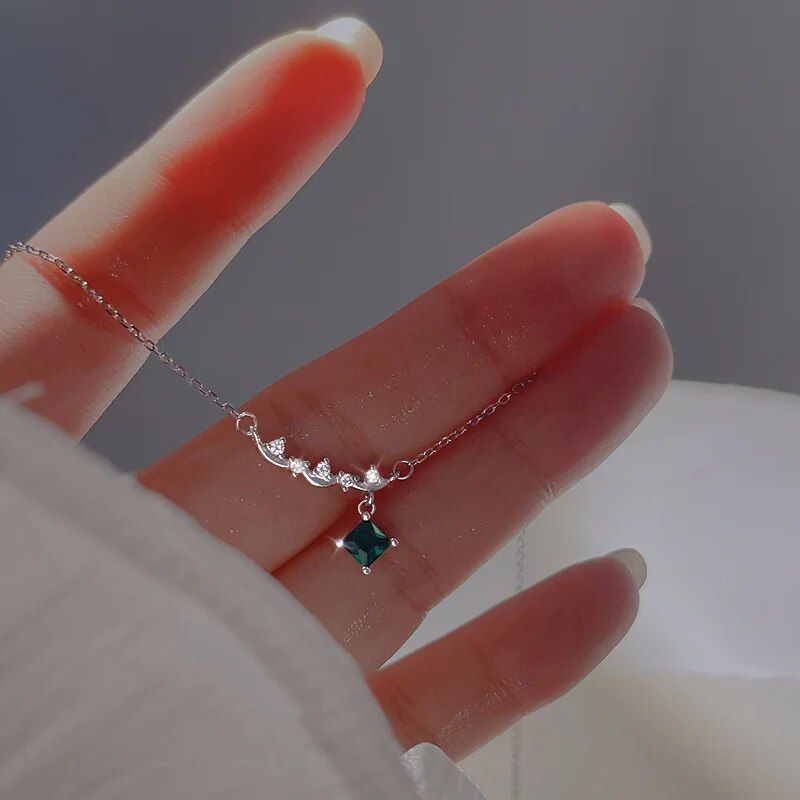 925 Sterling Silver Retro Necklace Green Square Diamond Smile Necklace Female Simple Fashion Clavicle Chain Wedding Jewelry