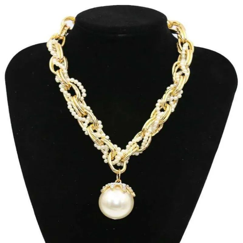 2023 New alloy large pearl exaggerated necklace, high-grade short necklace V-chain women's clavicle sweater chain