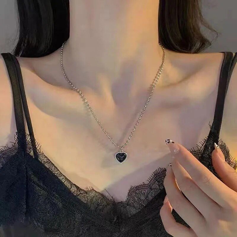 Necklace Fashion Jewelry Black Heart Necklace Metal Love Clavicle Chain Short Pendant Necklace Women Gifts Choker Wholesale