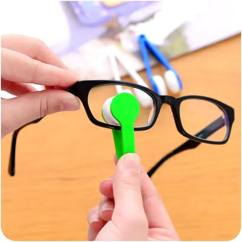 2-in-1 Portable Lens Cleaning Clip