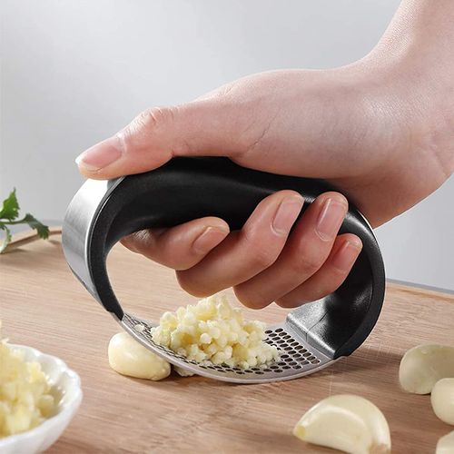 🔥HOT SALE🔥 COD！Garlic Press Rocker, Stainless Steel Garlic Mincer Crusher Professional Kitchen Gadgets Garlic Chopper with Ergonomic Handle, Silicone Garlic Peeler