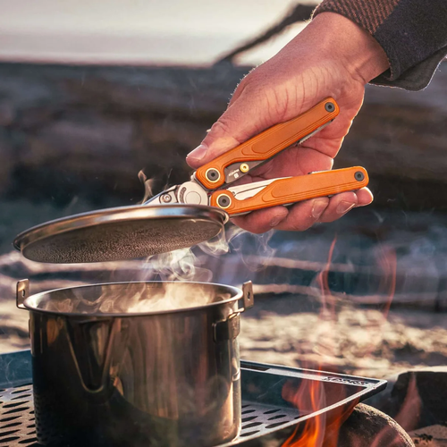 ✔️ MagnaCut® steel blade with thumb stud for one-handed opening ✔️ Full-size scissors — the largest cutting surface of any Leatherman plier-based multi-tool ✔️ Sculpted G10 handles with 3D topo grip for unmatched comfort and control ✔️ Bundled implement deployment for fast, intuitive access to essential tools ✔️ Color-pop accents and sleek finishes for a modern, elevated look