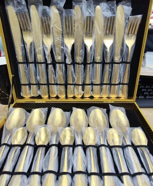 Classic Design 24-Piece Stainless Steel Gold Plated Knife Spoon Fork Set with Case Dishwasher Safe & Durable