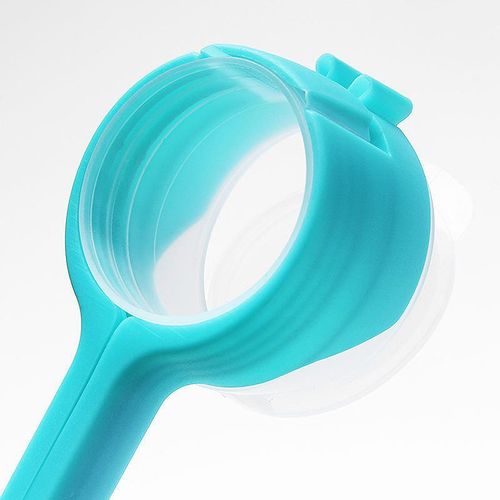 Hot - selling Household Food Sealing Clips. Can seal bags of food, snacks, milk powder, etc., ensuring food is dry and fresh. Made of food - grade PP material. Buy one, get one free. Colors are randomly shipped