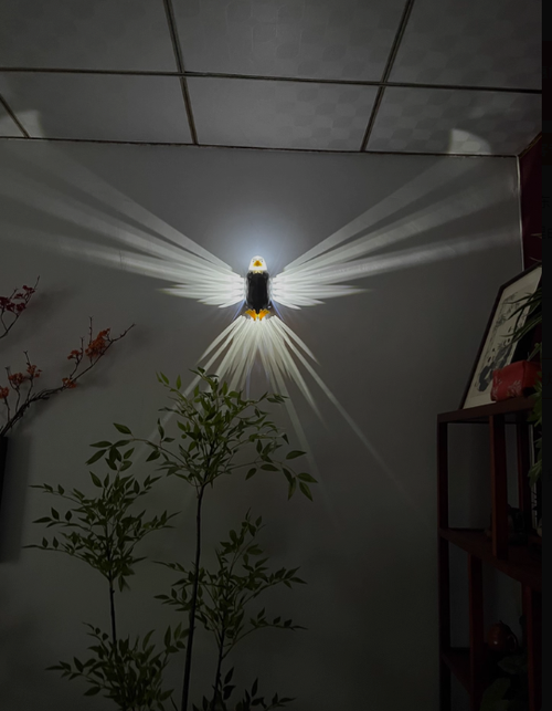 Candeeiro de parede LED com motivo de águia