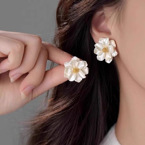 Trendy Elegant White Camellia Flower Drop Earrings