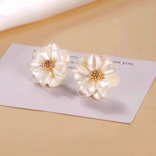 Trendy Elegant White Camellia Flower Drop Earrings