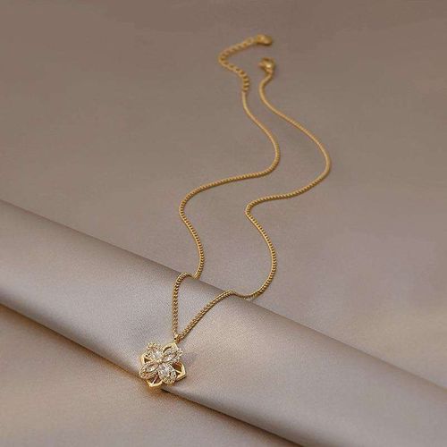 Creative Golden Five-petal Flower Necklace, Moissanite Inlaid, Titanium Steel Gold-plated Craft, Light Luxury Style, Versatile & Fashionable.