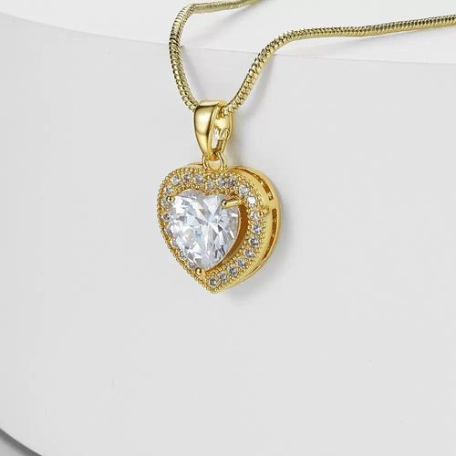 Creative Gold Heart Necklace, Titanium Steel Gold-Plated with Moissanite Inlay, Light Luxury & Versatile Style.
