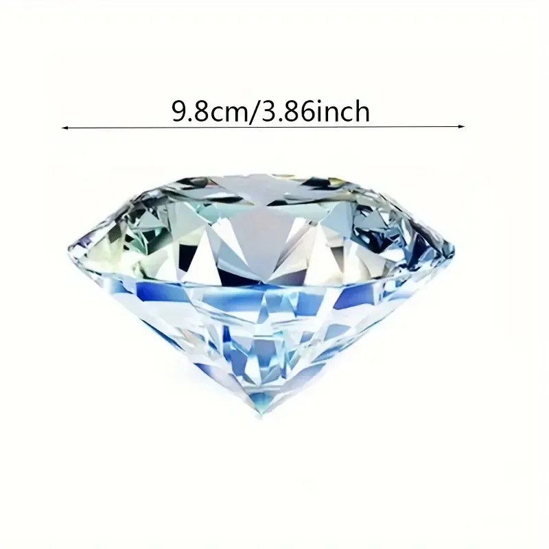 Ornement de diamant en cristal découpé au laser scintillant