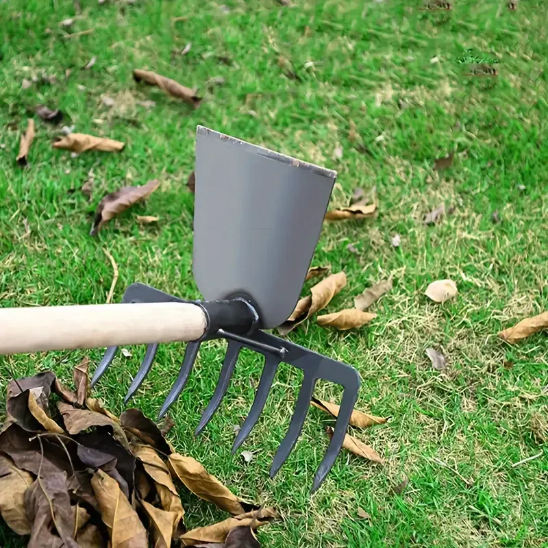 Râteau agricole à dents en acier