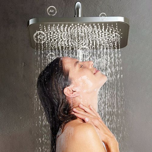 Intelligent pressure-increasing thermostatic shower set with digital display