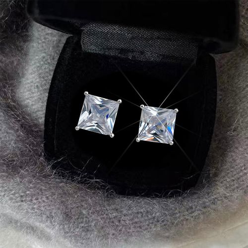 Square four-claw stud earrings