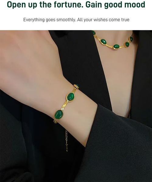 Emerald necklace earrings bracelet