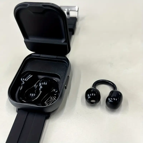 The new 2-in-1 multi-functional smart device is equipped with a silicone strap, supports both calling and sports functions, comes with a 2.01-inch high-definition screen, and is also accompanied by TWS wireless headphones.