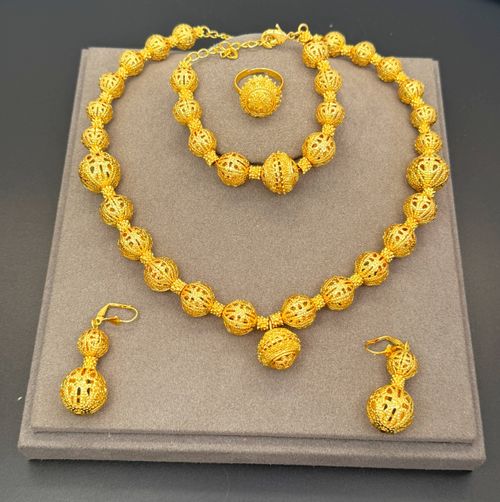 Luxury necklace, earrings, bracelet and ring set