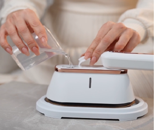 Foldable iron for both dry and wet use