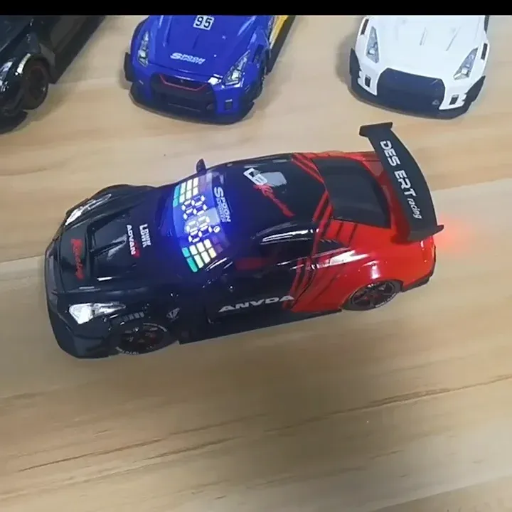 Réveil hypercar racing carrosserie large imitation noir rouge, écran LED métallique avec fonction brumisateur, déco de bureau, cadeau pour amateurs de voitures