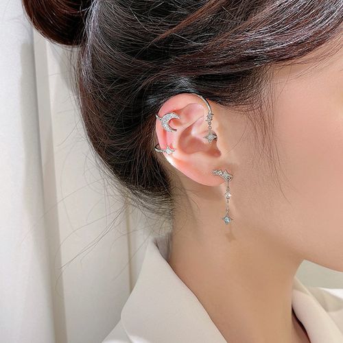 Star and Moon earrings without ear holes that can be worn. Star and Moon shining with tiny zirconia stones. Star and Moon girl.