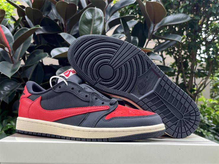 Travis Scott x Jordan Air Jordan 1 Low OG Black Red DM7866-061