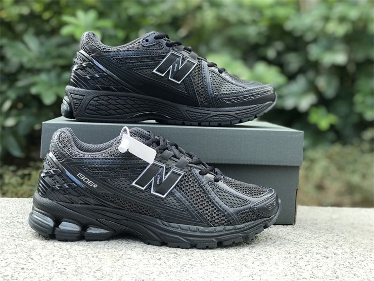 New Balance 1906R Low Black Metallic Silver M1906RJB