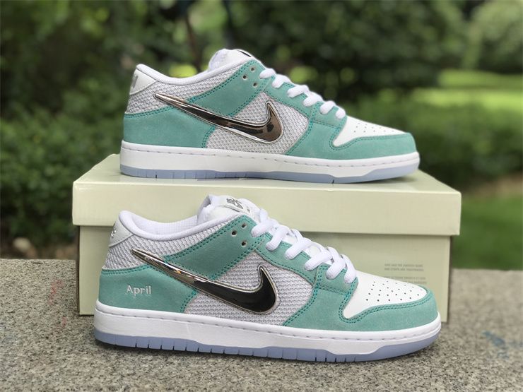 April Skateboards x Nike Dunk Low SB Turbo Green FD2562-400