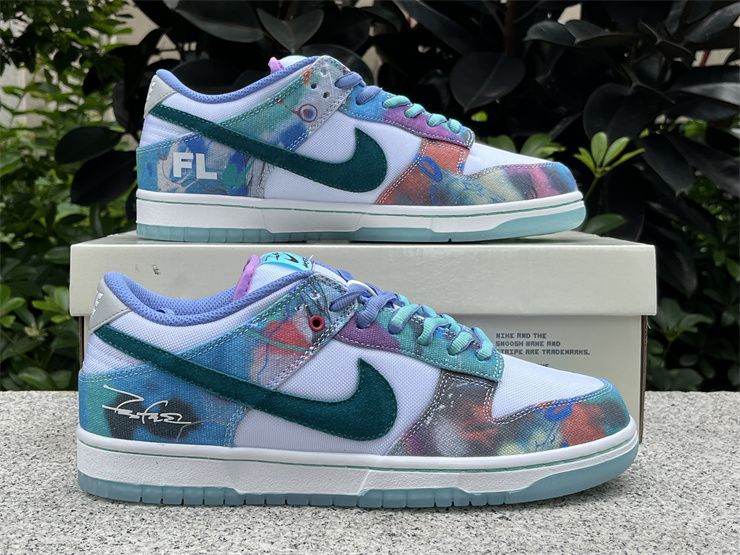 Futura Laboratories x Nike Dunk SB Bleached Aqua HF6061-400