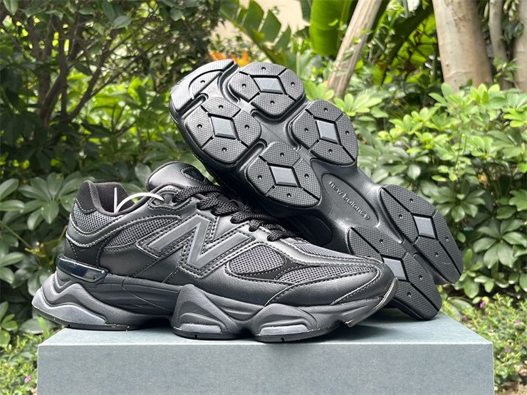 New Balance 9060 Triple Black Leather U9060NRI