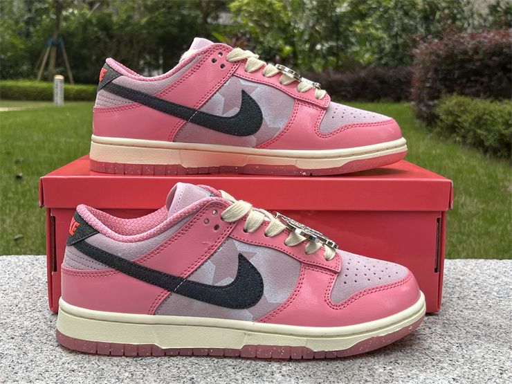 Nike Dunk Low LX Barbie FN8927-621