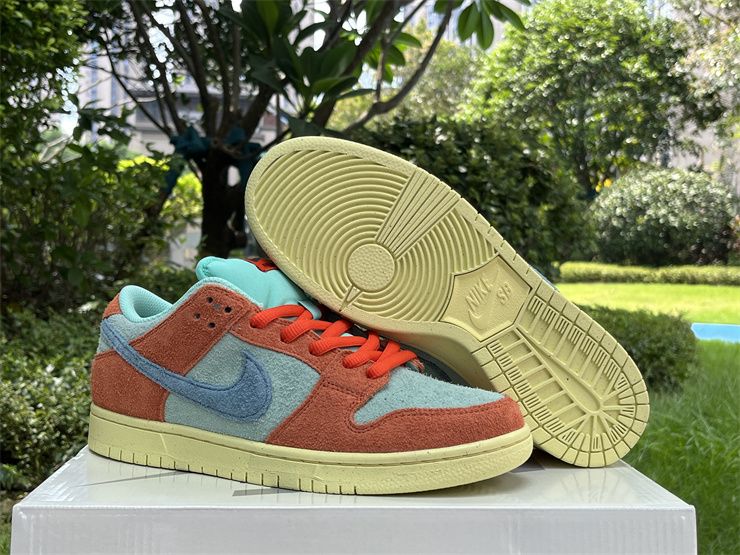 Nike SB Dunk Low Pro Premium Orange Emerald Rise DV5429-800