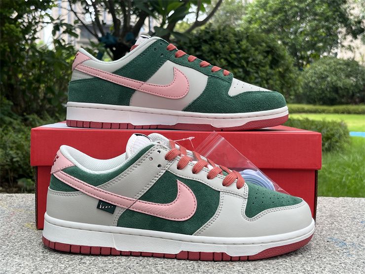 Nike Dunk Low SE All Petals United FN8923-061
