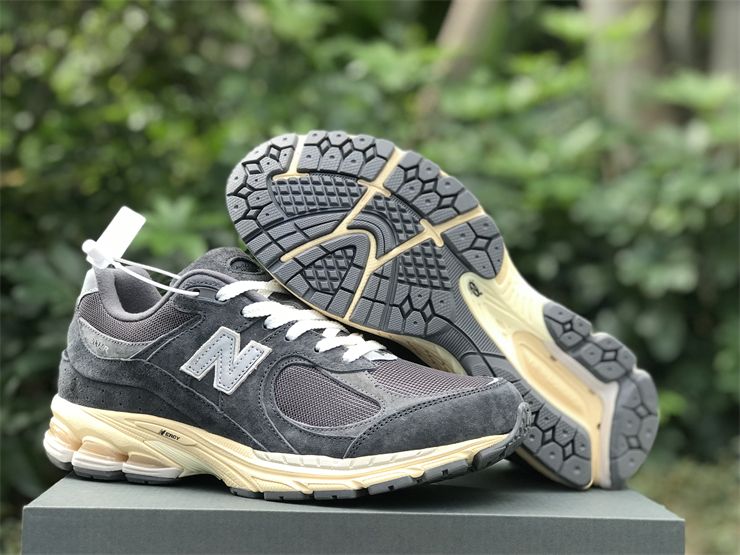 New Balance 2002R Phantom M2002RHO