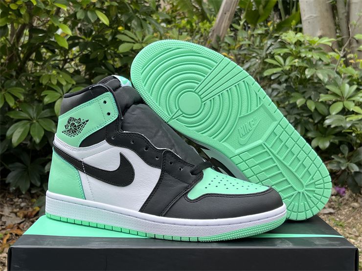 Air Jordan 1 Retro Green Glow DZ5485-130 cheap sale
