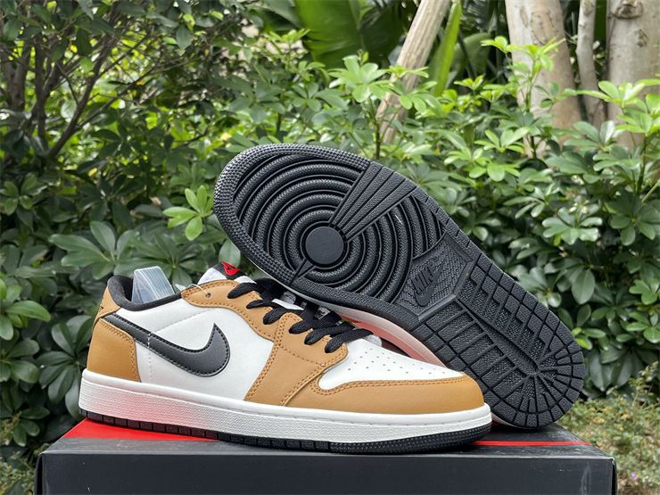 Air Jordan 1 Low OG Rookie Of The Year CZ0790-107