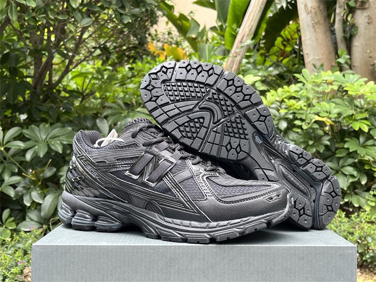 New Balance M1906NJ in Black