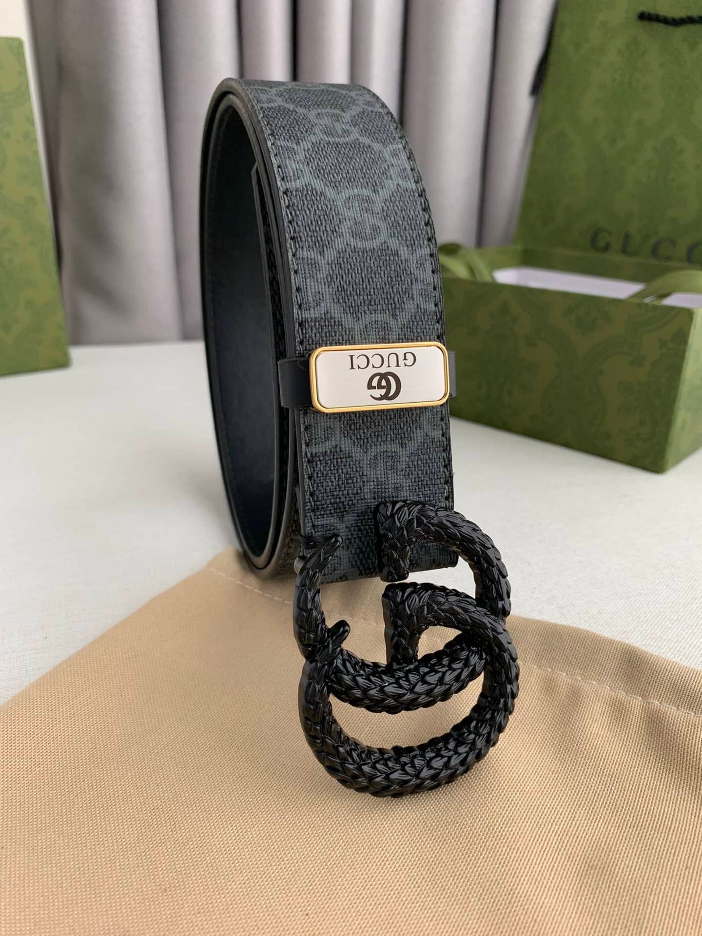 GUCCI Black buckle leather belt Gg Marmont Reversible Belt