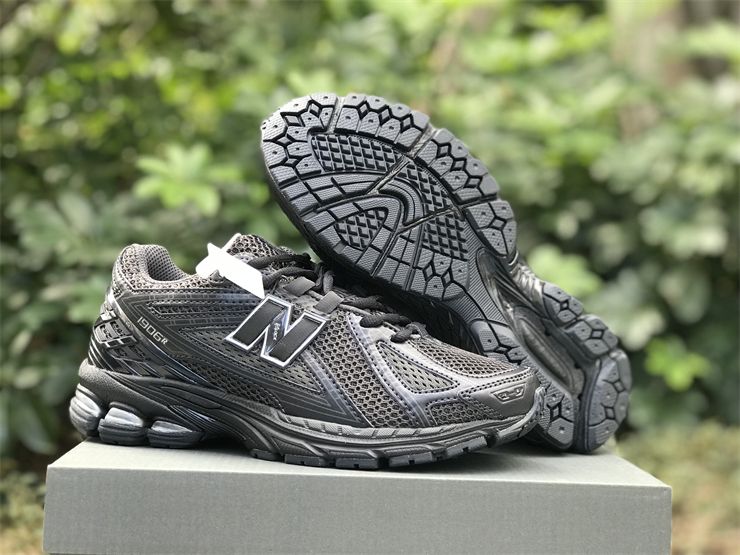 New Balance 1906R Low Black Metallic Silver M1906RJB