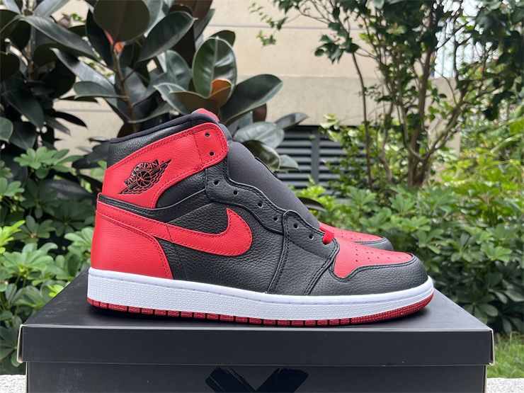 Air Jordan 1 Retro High Banned Basketball Shoes 432001-001