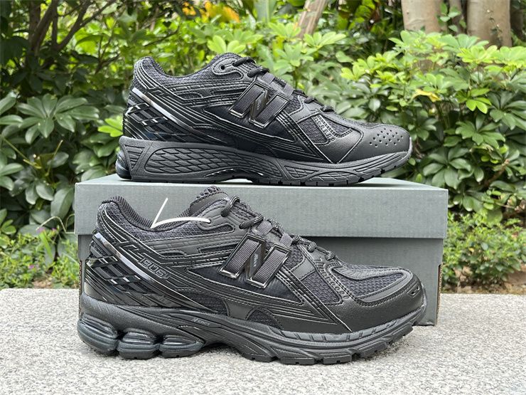 New Balance M1906NJ in Black