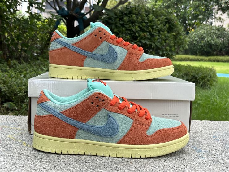 Nike SB Dunk Low Pro Premium Orange Emerald Rise DV5429-800