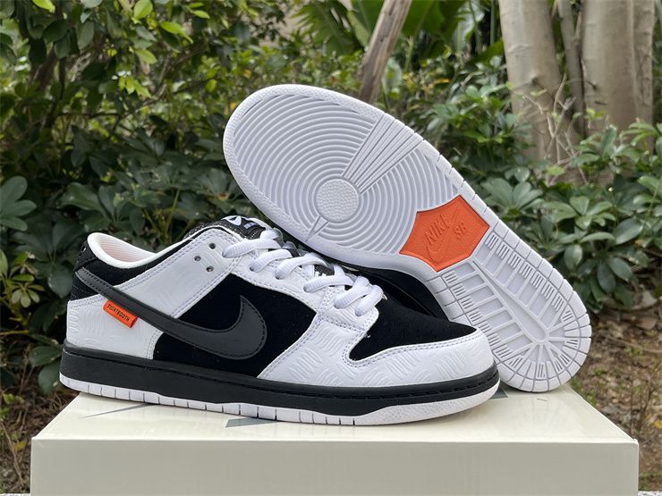 TIGHTBOOTH Nike SB Dunk Low Pro QS Black White FD2629-100