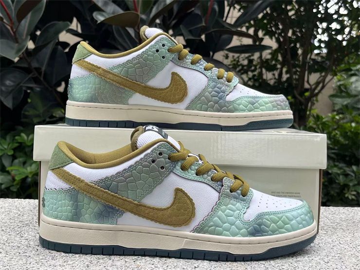 Alexis Sablone x Nike SB Dunk Low Pro White Pacific Moss HJ3386-300