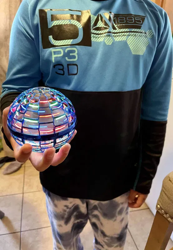 Magiczna latająca piłka UFO-Ball Magiczna piłka, która zachwyci zarówno dorosłych, jak i dzieci!