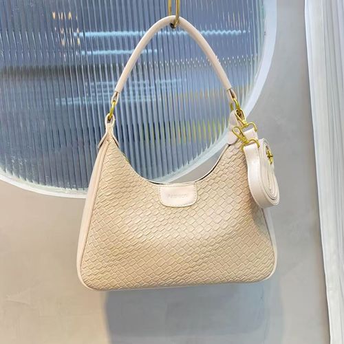 All bags 100AED 4 pieces 🙋‍♀️saved pictures contact customer service