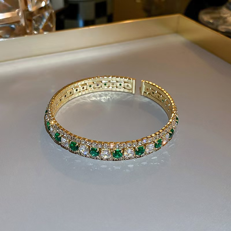 A line of green sparkle