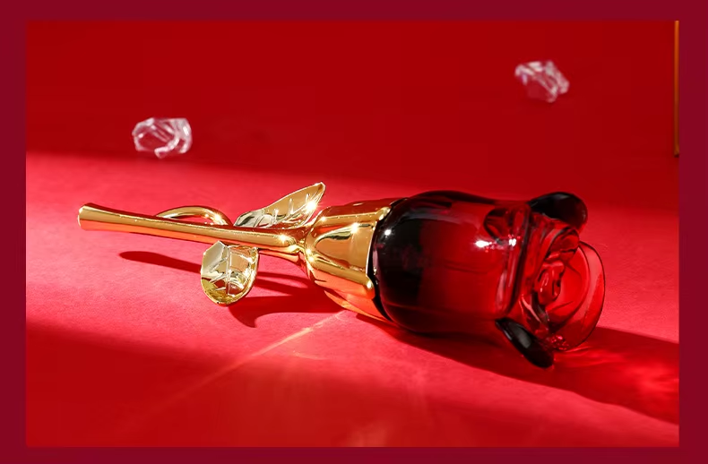Parfum Rose de Minuit – flacon décoratif en forme de rose, 50 ml – visuel 13